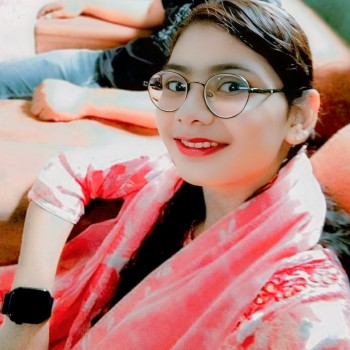 Zoya khan